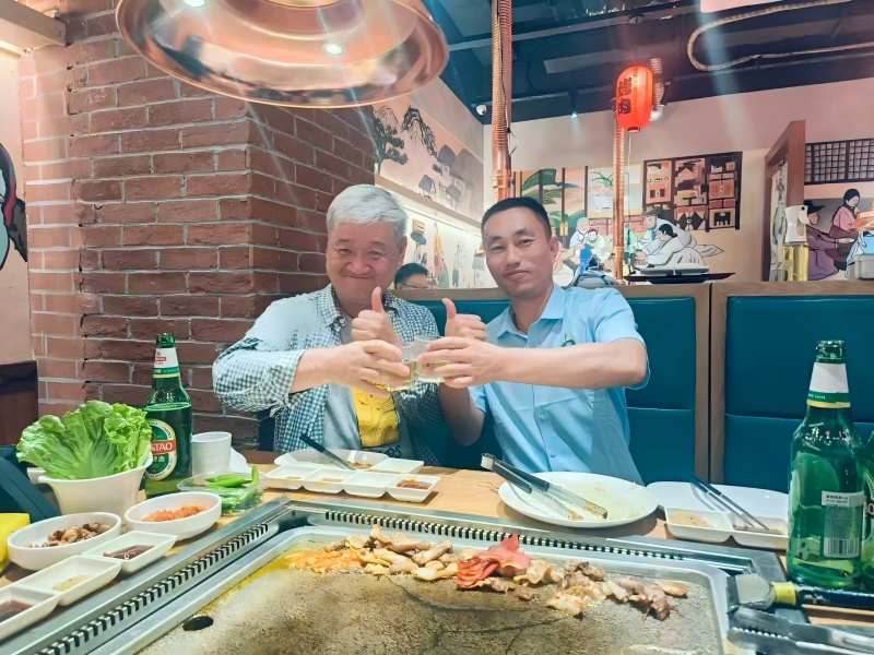 1748841588978343.jpg máquinas para janelas alu.jpg