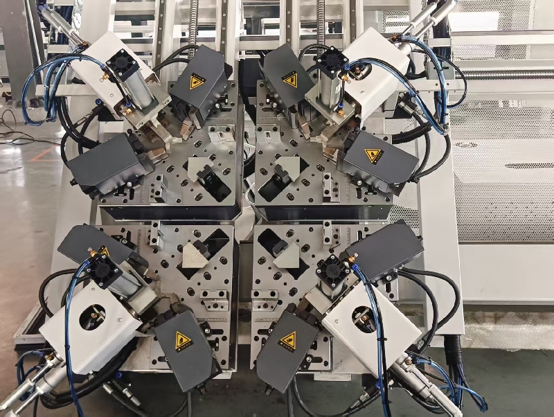 máquina de crimpagem de cantos CNC.jpg máquina de crimpagem de cantos CNC.jpg